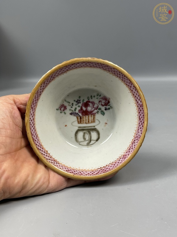 古玩陶瓷廣彩花卉紋茶碗真品鑒賞圖