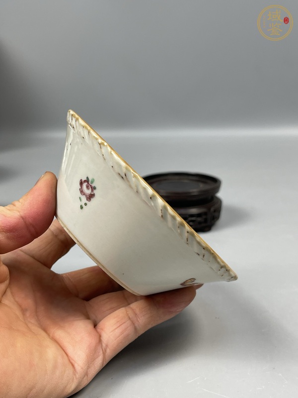 古玩陶瓷廣彩花卉紋茶碗真品鑒賞圖