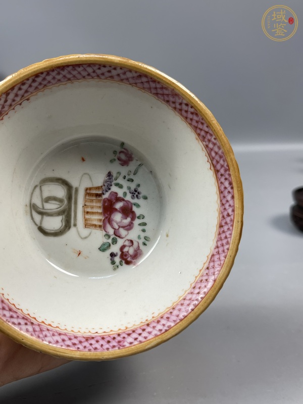 古玩陶瓷廣彩花卉紋茶碗真品鑒賞圖
