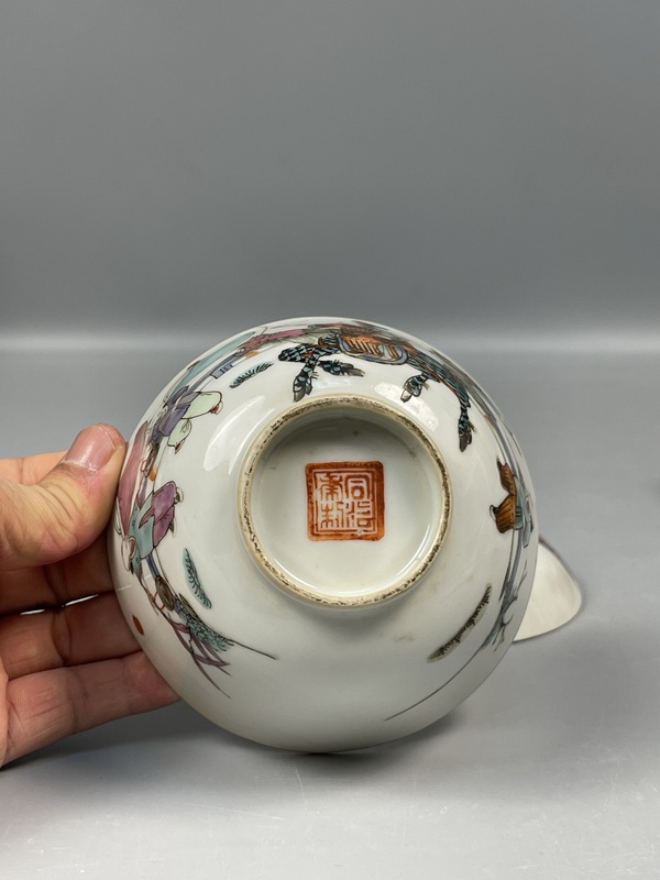 古玩陶瓷清同治粉彩人物故事紋蓋碗拍賣，當(dāng)前價(jià)格9800元