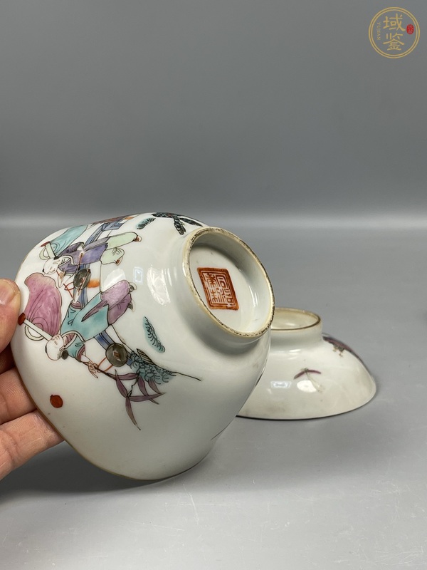 古玩陶瓷粉彩人物故事紋蓋碗真品鑒賞圖