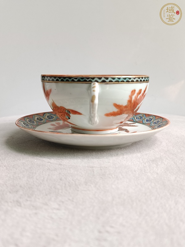 古玩陶瓷粉彩描金金魚紋杯碟真品鑒賞圖