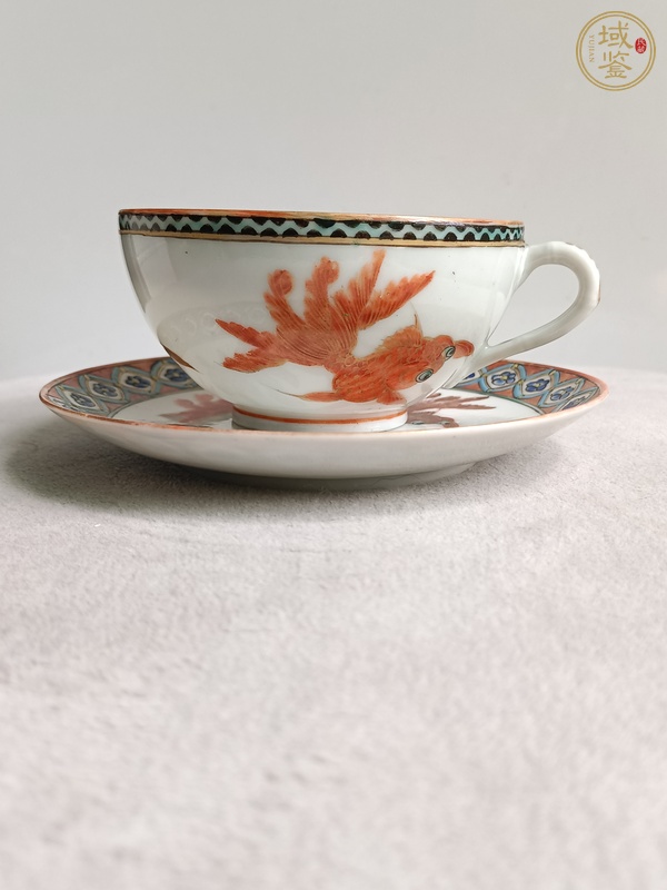 古玩陶瓷粉彩描金金魚紋杯碟真品鑒賞圖