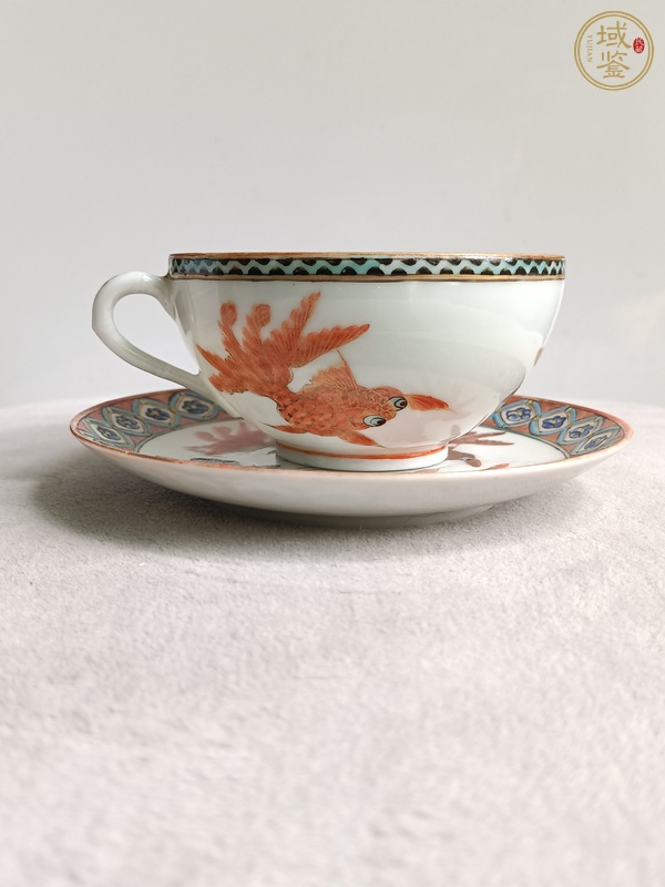 古玩陶瓷粉彩描金金魚紋杯碟真品鑒賞圖