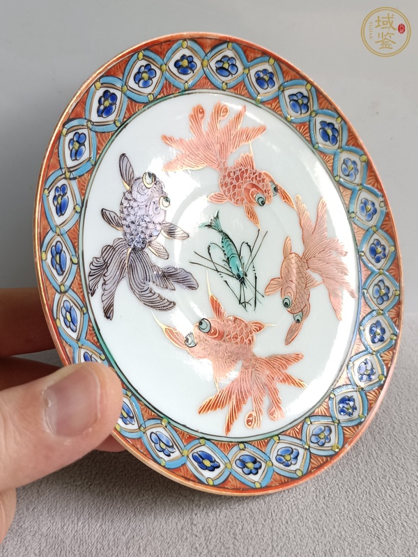 古玩陶瓷粉彩描金金魚紋杯碟真品鑒賞圖