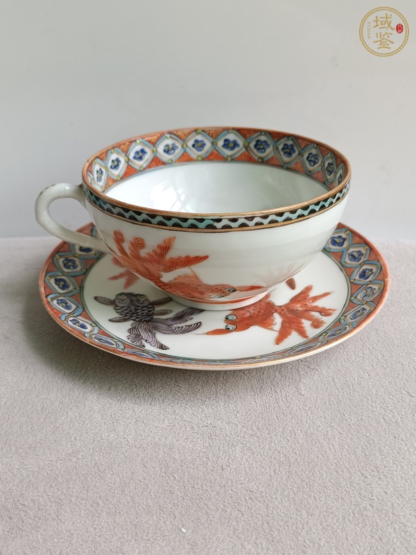 古玩陶瓷粉彩描金金魚紋杯碟真品鑒賞圖
