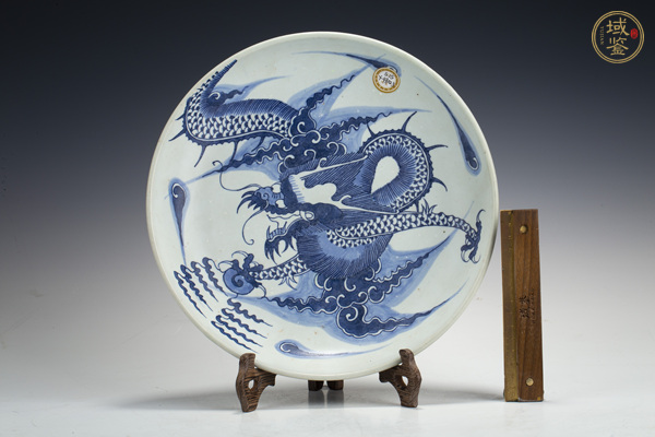 古玩陶瓷清乾隆·青花過墻龍紋盤真品鑒賞圖