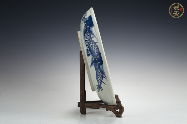 古玩陶瓷清乾隆·青花過墻龍紋盤真品鑒賞圖