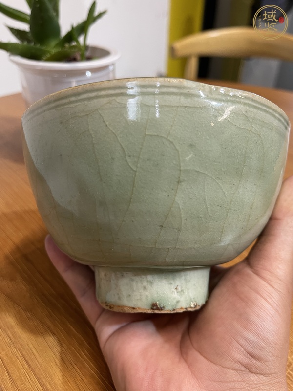 古玩陶瓷龍泉青瓷碗真品鑒賞圖
