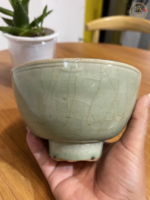 古玩陶瓷龍泉青瓷碗真品鑒賞圖