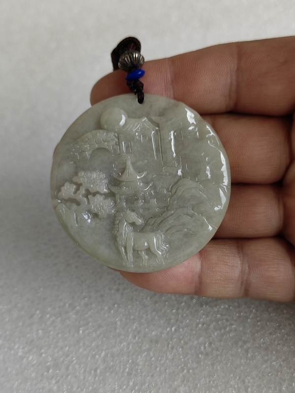 古玩轉(zhuǎn)賣(mài)天然翡翠雕“山水牌”拍賣(mài)，當(dāng)前價(jià)格399元