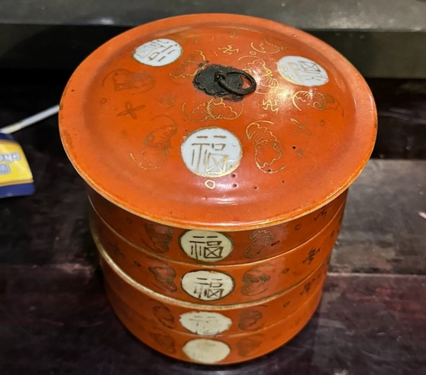 古玩陶瓷**紅釉描金開光吉語紋疊盒拍賣，當(dāng)前價(jià)格1000元