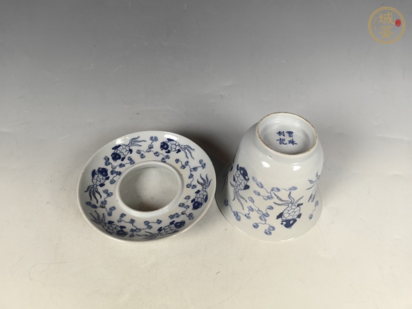 古玩陶瓷清晚魚(yú)藻紋青花玲瓏瓷鈴鐺杯碟真品鑒賞圖