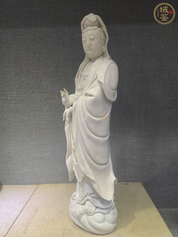 古玩陶瓷德化窯觀音塑像真品鑒賞圖