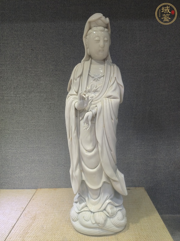 古玩陶瓷德化窯觀音塑像真品鑒賞圖