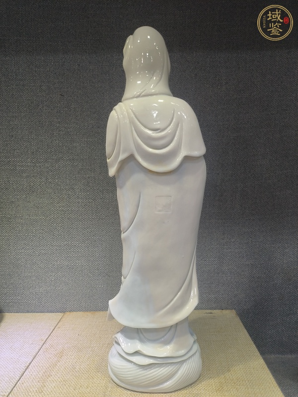 古玩陶瓷德化窯觀音塑像真品鑒賞圖