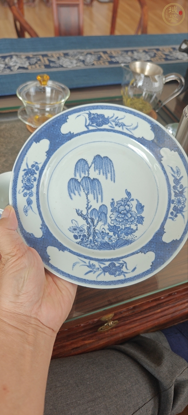 古玩陶瓷花卉紋青花盤真品鑒賞圖