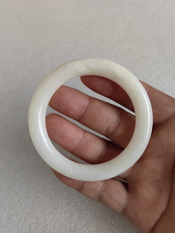 古玩玉器和田玉雕“素紋手鐲”拍賣，當(dāng)前價(jià)格1200元