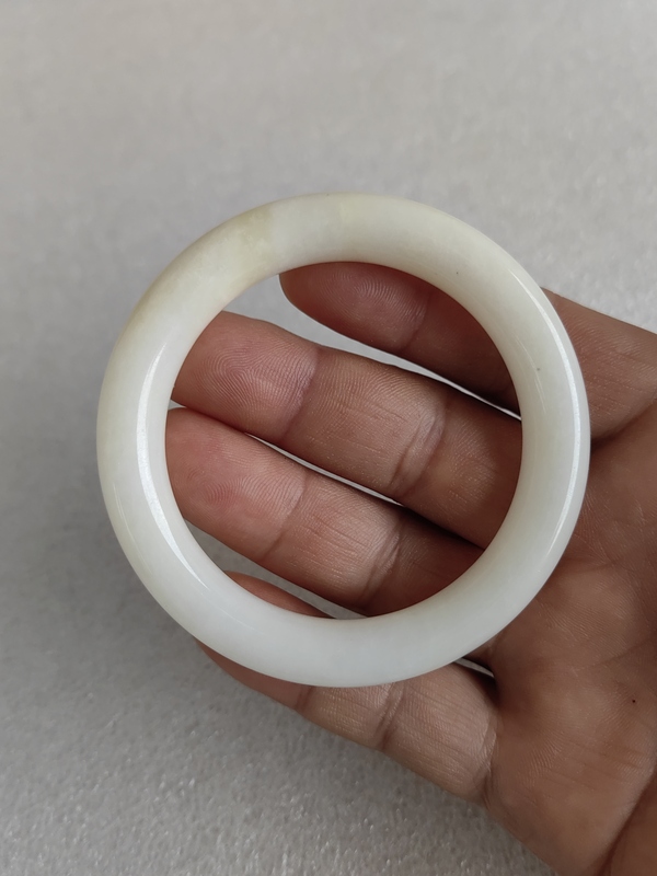 古玩玉器和田玉雕“素紋手鐲”拍賣，當(dāng)前價(jià)格1200元