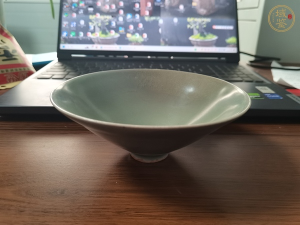 古玩陶瓷龍泉青瓷斗笠盞真品鑒賞圖