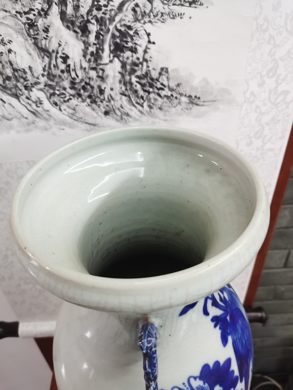 古玩陶瓷花鳥紋青花瓶拍賣，當(dāng)前價(jià)格2800元