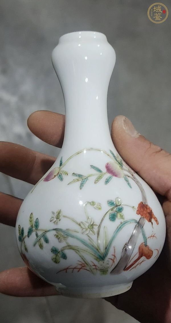 古玩桃紋粉彩蒜頭瓶真品鑒賞圖