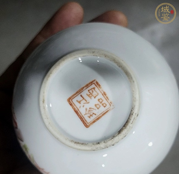 古玩陶瓷桃紋粉彩蒜頭瓶真品鑒賞圖