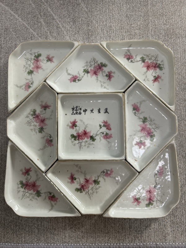 古玩轉(zhuǎn)賣粉彩花卉紋攢盤拍賣，當前價格0元
