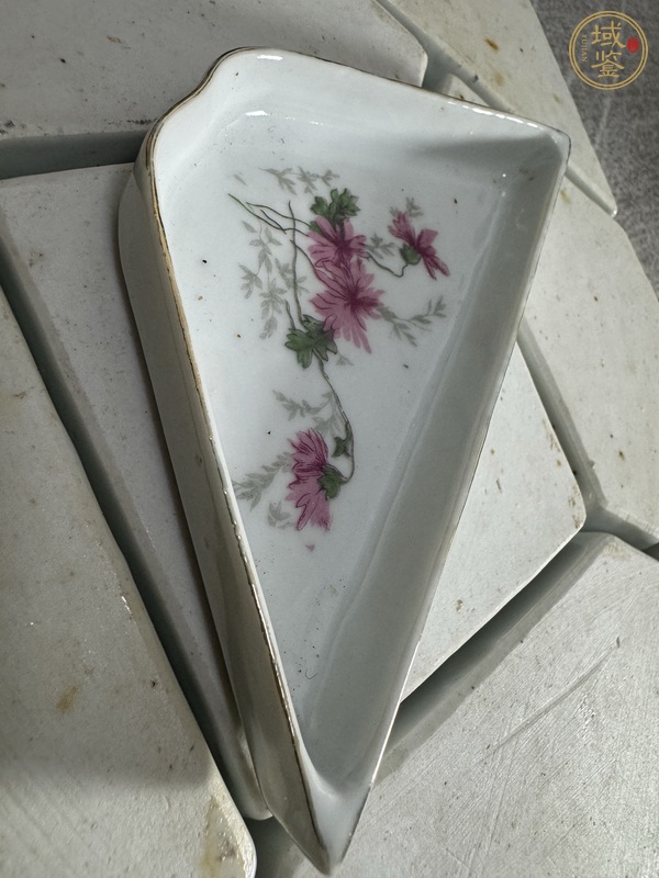 古玩陶瓷粉彩花卉紋攢盤真品鑒賞圖