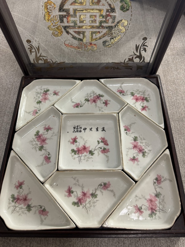 古玩陶瓷粉彩花卉紋攢盤拍賣，當(dāng)前價格2800元