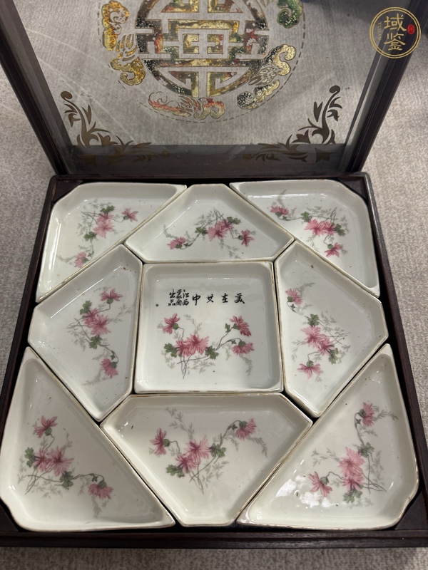古玩陶瓷粉彩花卉紋攢盤真品鑒賞圖