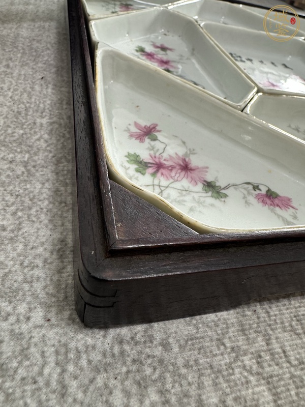 古玩陶瓷粉彩花卉紋攢盤真品鑒賞圖