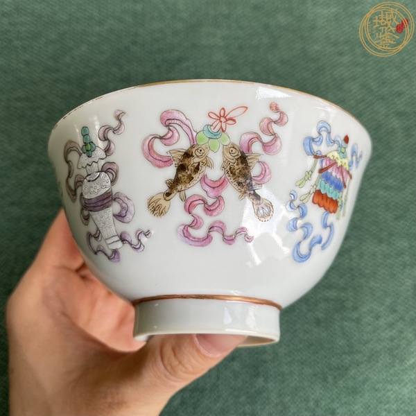 古玩陶瓷粉彩八寶紋茶碗真品鑒賞圖