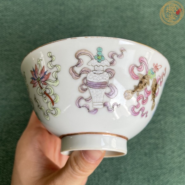 古玩陶瓷粉彩八寶紋茶碗真品鑒賞圖