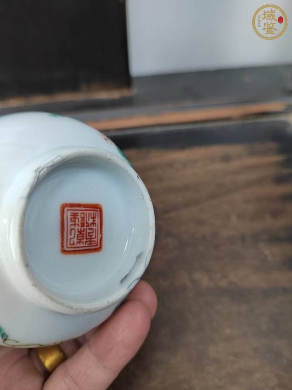 古玩陶瓷粉彩癩瓜紋杯真品鑒賞圖