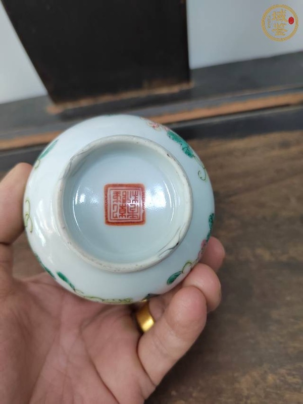 古玩陶瓷粉彩癩瓜紋杯真品鑒賞圖