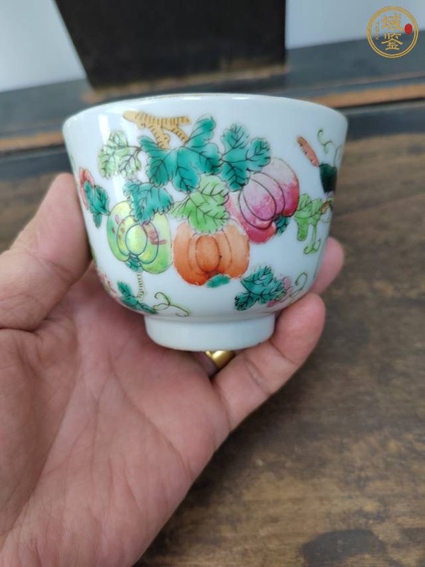 古玩陶瓷粉彩癩瓜紋杯真品鑒賞圖