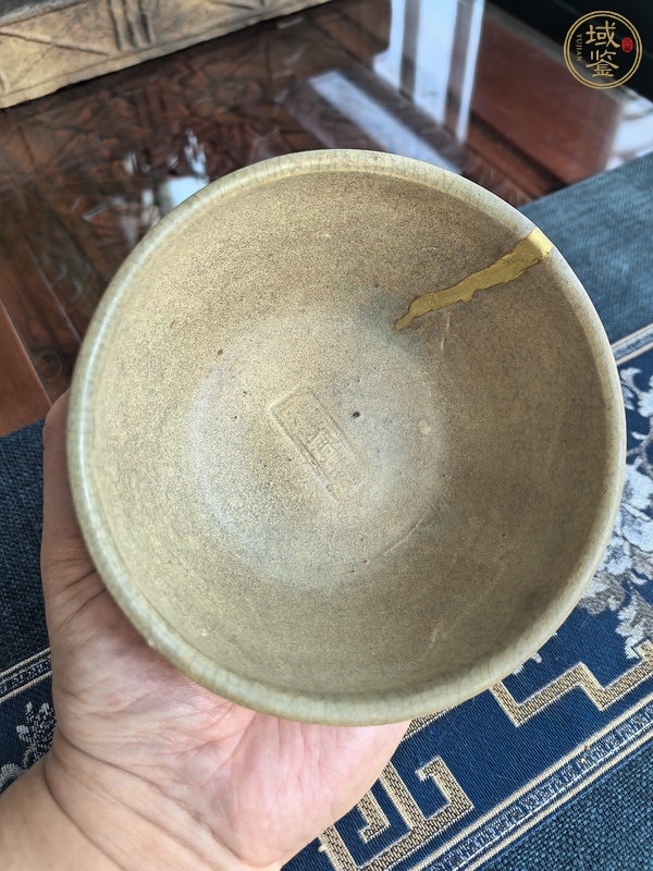 古玩陶瓷龍泉青瓷碗真品鑒賞圖