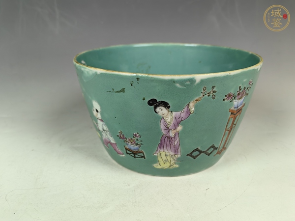 古玩陶瓷民國(guó)松石綠粉彩仕女?huà)霊蛴螆@文房水呈真品鑒賞圖