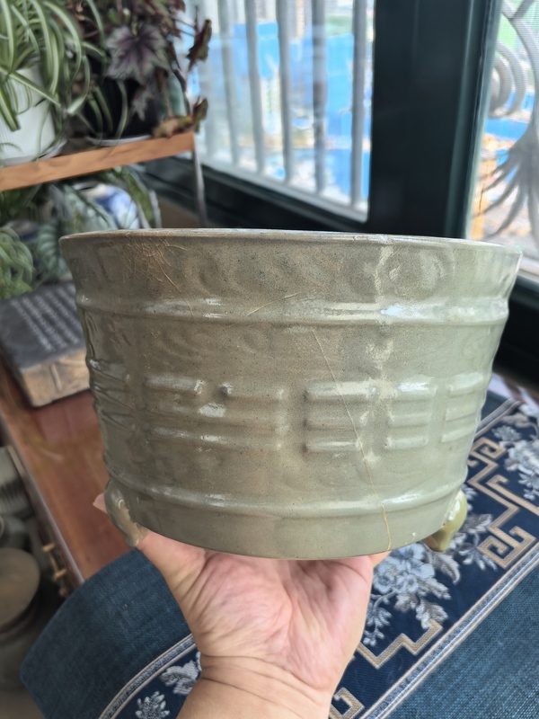 古玩陶瓷明代·龍泉青瓷八卦三足爐拍賣，當(dāng)前價(jià)格18888元