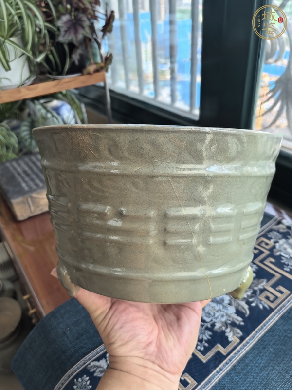 古玩陶瓷龍泉青瓷香爐真品鑒賞圖