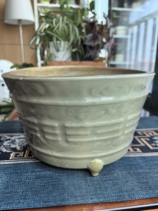 古玩陶瓷明代·龍泉青瓷八卦三足爐拍賣，當(dāng)前價(jià)格18888元