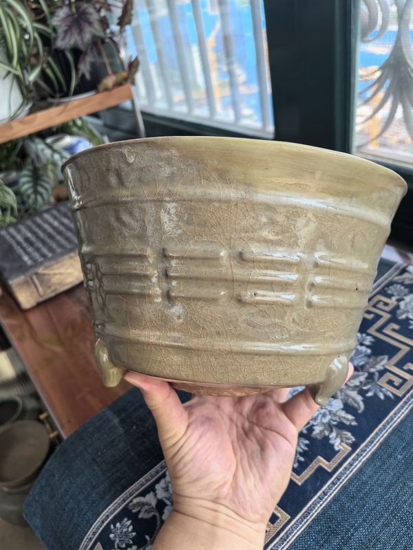 古玩陶瓷明代·龍泉青瓷八卦三足爐拍賣，當(dāng)前價(jià)格18888元