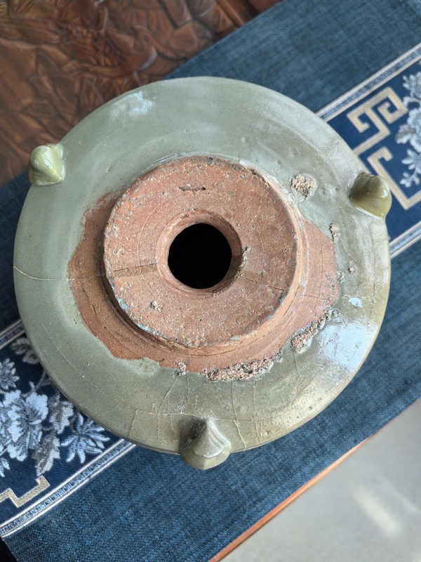 古玩陶瓷明代·龍泉青瓷八卦三足爐拍賣，當(dāng)前價(jià)格18888元