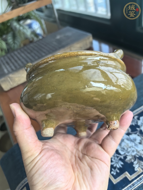 古玩陶瓷鱔魚黃釉三足雙耳爐真品鑒賞圖