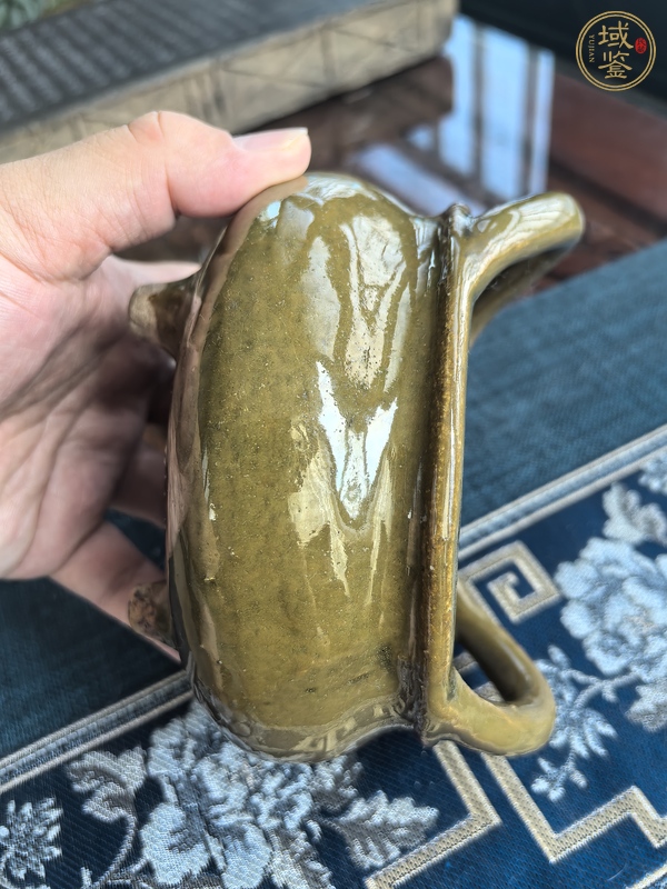 古玩陶瓷鱔魚黃釉三足雙耳爐真品鑒賞圖