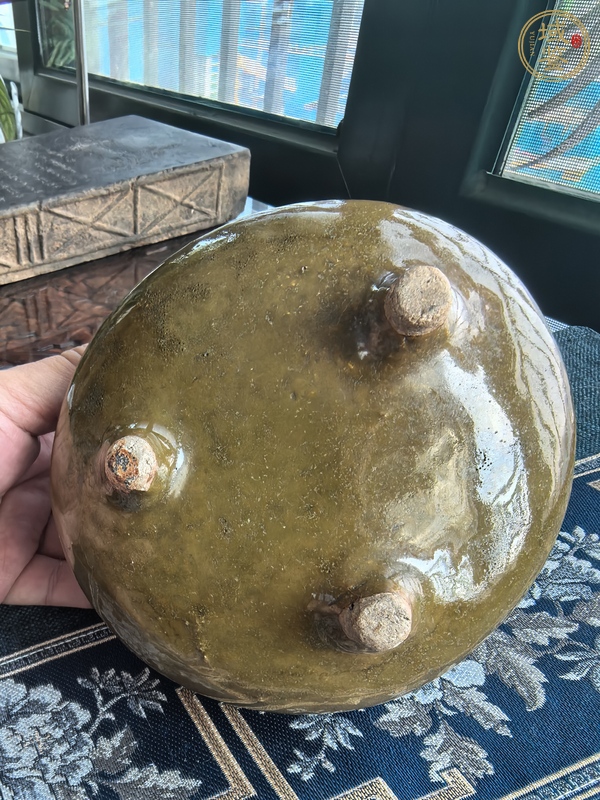 古玩陶瓷鱔魚黃釉三足雙耳爐真品鑒賞圖