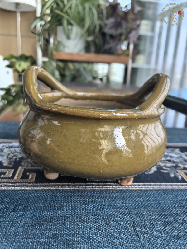 古玩陶瓷鱔魚黃釉三足雙耳爐真品鑒賞圖