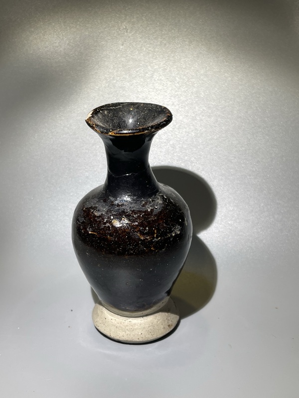 古玩轉(zhuǎn)賣黑釉撇口瓶拍賣，當(dāng)前價格888元