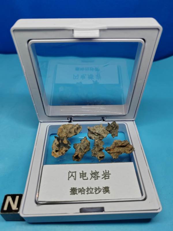 古玩雜項閃電溶巖 (雷擊石)拍賣，當(dāng)前價格0元